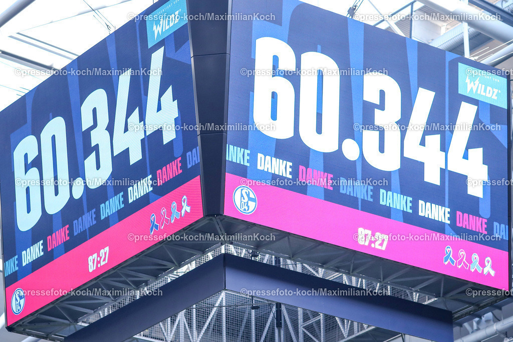 Schalke26102402212 | 26.10.2024, Fußball, FC Schalke 04 - SpVgg Greuther Fürth, 2. Fußball Bundesliga, Veltins-Arena Gelsenkirchen, Saison 2024 2025: Anzeigetafel mit der Zuschauerzahl - 60344 Schalkefans sind im StadionDFB regulations prohibit any use of photographs as image sequences and or quasi-video.