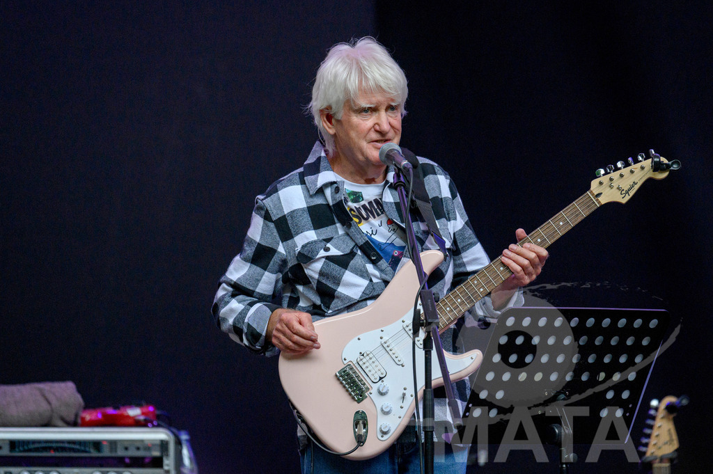 _DWA2987 | John Lees von John Lees' Barclay James Harvest live bei einem Konzert in Serenadenhof Nürnberg, 01.07.2023 - Realisiert mit Pictrs.com