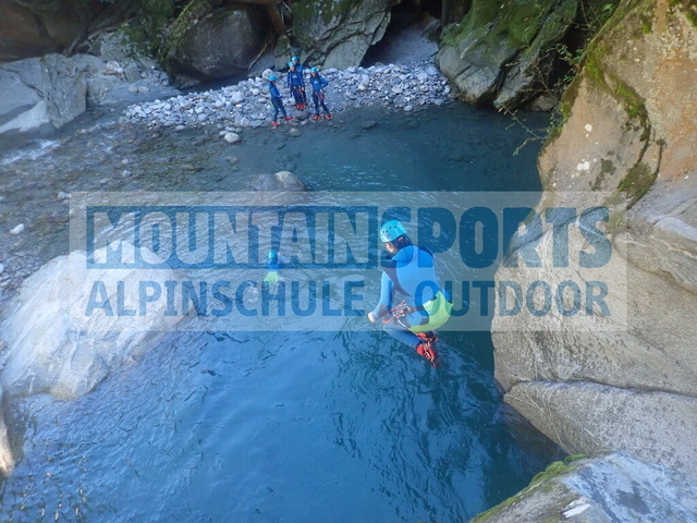PC020058 | Bestelle die Bilder deines Berg- oder Wasser-Abenteuers mit Mountain Sports bequem von zu Hause aus direkt über unseren Online Fotoshop von pictrs.com. - Realisiert mit Pictrs.com
