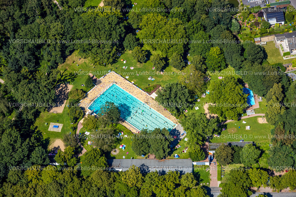Voerde240802688Freibad | Luftbild, städt. Freibad Voerde ((Hermann-Breymann-Bad), Park an der Allee, Badegäste im Schwimmbecken und auf der Liegewiese, Voerde, Ruhrgebiet, Nordrhein-Westfalen, Deutschland