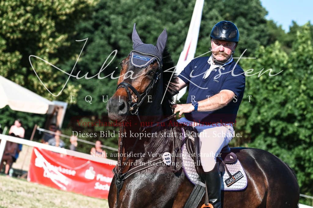 DSC_2993 | Pferde- und Turnierfotografie in Westsachsen. Pferdeportraits, Auftragszeichnungen und intuitive Kunst.