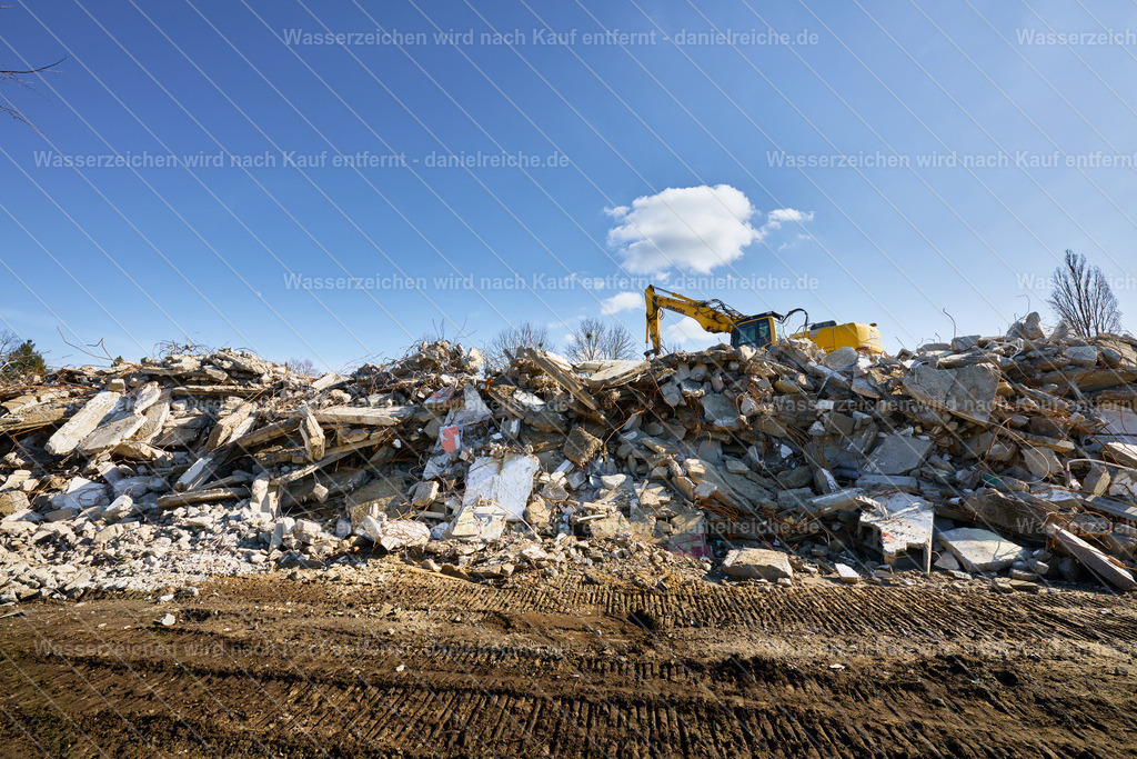 Hoyerswerda-Neustadt Abriss "Hochhaus am Knie" Bautzener Allee / Lilienthalstraße Februar 2026 | Hoyerswerda-Neustadt Abriss "Hochhaus am Knie" Bautzener Allee / Lilienthalstraße Februar 2026 - Realisiert mit Pictrs.com