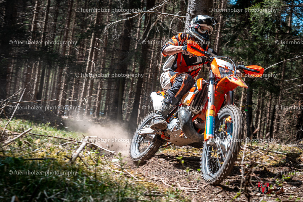 fuernholzer_250501-C1-516 | Fotografische Impressionen von der Red Stag Enduro Extreme by fuernholzer-photography.com. Endurosport in Österreich fotografisch festgehalten von fuernholzer. Auftragsfotografie für Private, Gewerbefotos und Industriefotografie. Eventfotografie, Sportfotografie und Motorsportfotografie. Anbieter von Fotoworkshops, Fototraining, fotografischen Vorträgen und Fotoseminaren.