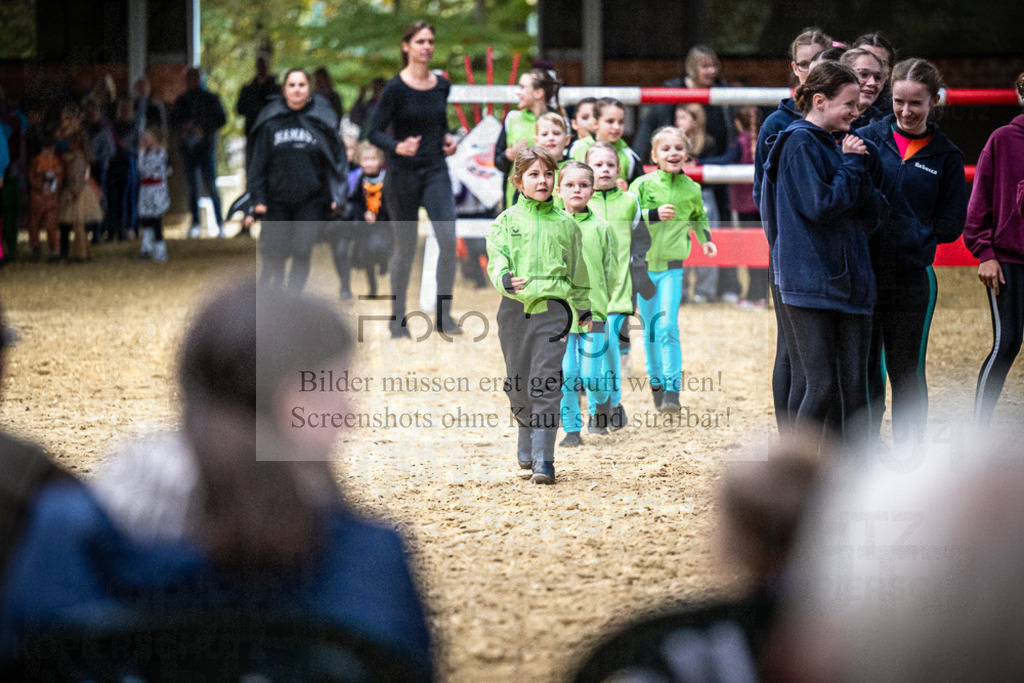 DOS_0038 | Entdecke hochwertige Reitturnierfotos von Foto Oger. Professionell, emotional und authentisch – jetzt Lieblingsmomente im Shop bestellen.Deutschlandweite Turnierfotografie. - Realisiert mit Pictrs.com