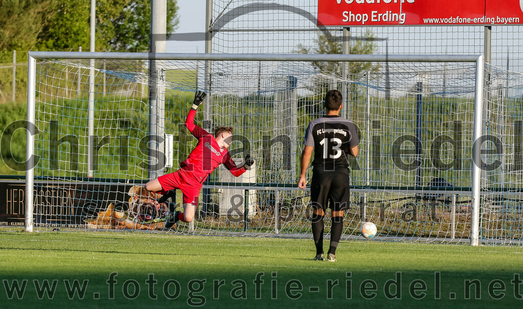 2023-07-14_090_FC_Langengeisling_gegen_FC_Velden-Eberspoint | Erding, Deutschland, 14.07.2023:
Fußball, Bezirksliga Oberbayern Ost 2023 / 2024, Testspiel, FC Langengeisling gegen FC Velden-Eberspoint, Endergebnis: 5:0

Torwart Louis Rotert (FC Langengeisling, #12), Maximilian Hintermaier (FC Langengeisling, #13)

Foto: Christian Riedel / fotografie-riedel.net