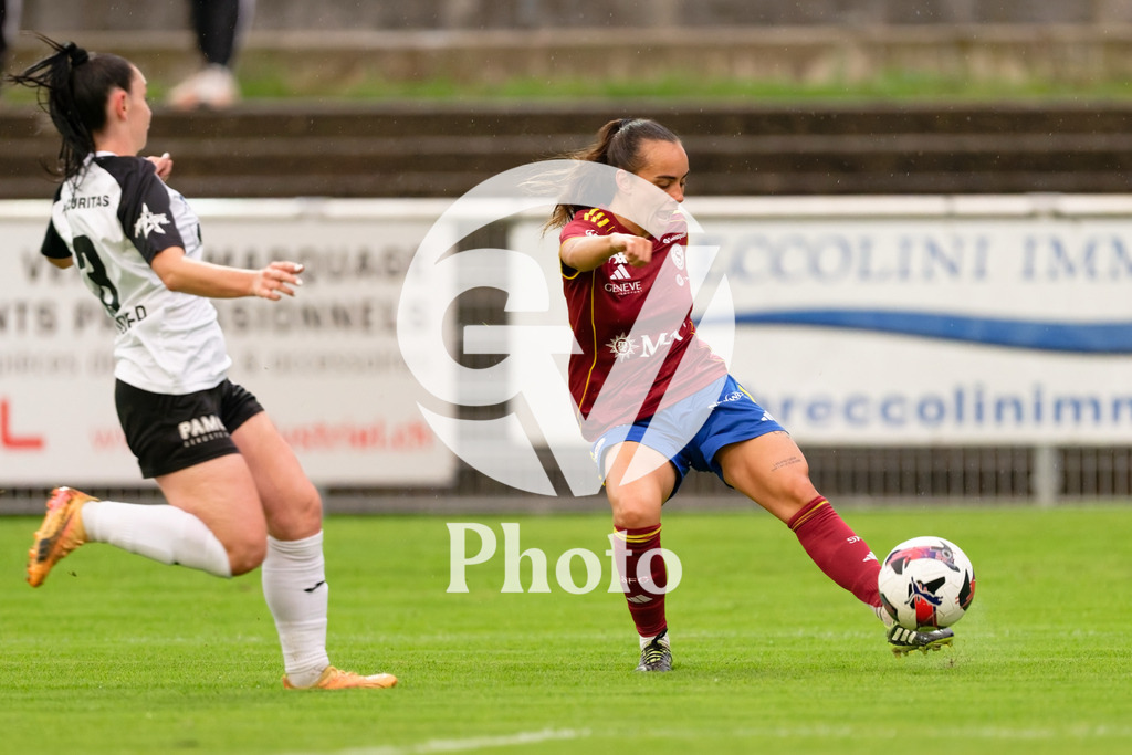 DZ9_4802_c | Switzerland: AXA Womens Super League 2025/26, Servette FC Chenois Feminin vs FC Aarau Frauen - Stade des Trois-Chene, Chene-Bourge: Joana Marchao (24 Servette FC Chenois Feminin) shoots the ball (action) 
