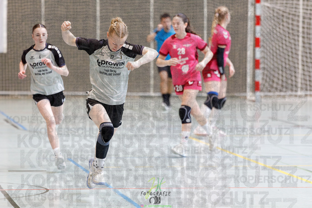 Hessenmeisterschaft wJC - Spiel um Platz 3; TuS Kriftel - SG Schenklengsfeld | Hessenmeisterschaft wJC - Spiel um Platz 3; TuS Kriftel - SG Schenklengsfeld am 22.03.2025 in Biedenkopf (Sporthalle Lahntalschule)Photo © 2025 - Jörg Heinrich - Realisiert mit Pictrs.com