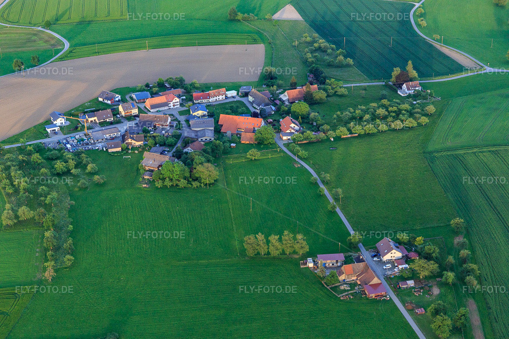 Luftbild: Ortsteil Hecheln im Ortsteil Gallmannsweil in Mühlingen im Bundesland Baden-Württemberg in Deutschland. Foto: IMG_131870.jpg vom 25.05.2022 durch Werner Riehm/FLY-FOTO.de