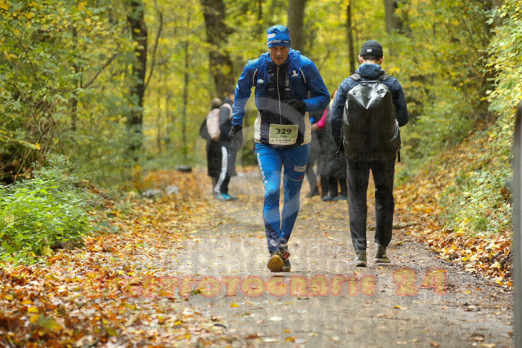 251026_1431_EX1_4164 | Sportfotografie im Rhein-Sieg Kreis, Köln, Bonn, NRW, Rheinland Pfalz, Hessen, etc. Unser Tätigkeitsfeld umfasst den Laufsport vom Volkslauf über den Marathon, Duathlon, Triathon bis zum Ultralauf wie Kölnpfad Ultra oder Schindertrail.