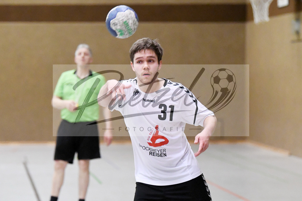 20200125_TEURWD_0046 | Handball, Herren:   beim Spiel der Landesklasse Süd zwischen SG Teuto Handball vs. RW Damme am 25.01.2020 in der Sporthalle-Gellenbeck in Hagen a.T.W., Deutschland.(Foto von Nico Paetzel) - Realisiert mit Pictrs.com