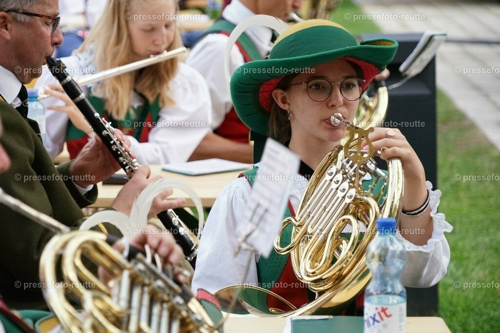 news-2023-Juni16-Bundesmusikfest-FELDMESSE-DSC06298 | Info aus dem Bezirk Reutte/Ausserfern Tirol sowie eine umfangreiche Bilddatenbank über die gesamte Region: Lechtal, Talkessel Reutte, Tannheimertal, Zwischentoren. Lech, Plansee, Zugspitze, Grenztunnel, B179, Fernpassstraße, Verkehr, Lawinen, Tradition, - Realisiert mit Pictrs.com