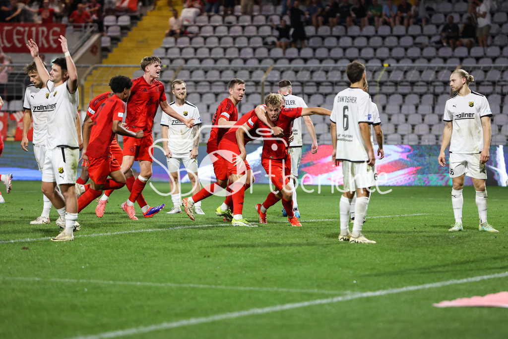 FC Bayern Amateure - DjK Vilzing | Jubel nach dem Treffer zum 1-1 Ausgleich durch Samuel UNSOELD (FC Bayern München II #19) / Freude / Treffer / Happy / Regionalliga Bayern: FC Bayern München II - DjK Vilzing, Grünwalder Stadion am 30.08.2024