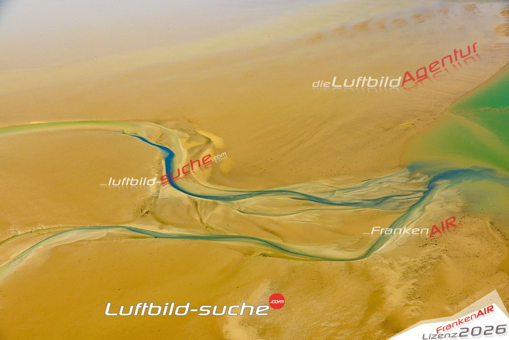 Schrägluftbild  Priel  Pellworm - Das Luftbild wurde 2025 vom UL-Flugzeug heraus erstellt (ohne Drohne- keine Drohnenaufnahme ) - Hochauflösende Luftaufnahme -Nicht vergleichbar mit Google Maps oder Satelittenbilder- Die Geschenkidee !Mit Lizenz und Bildrechte bestellbar