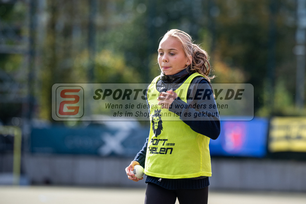 SFE_20231021_0087 | Deutsche Meisterschaft Weibliche U16 Halbfinale Uhlenhorst Mülheim - Berliner HC am 21.10.2023 in Köln (Düsseldorfer Hockeyclub 1905 e.V.), Photo: Stephan Fehrmann 2023 (Sports-Gallery)