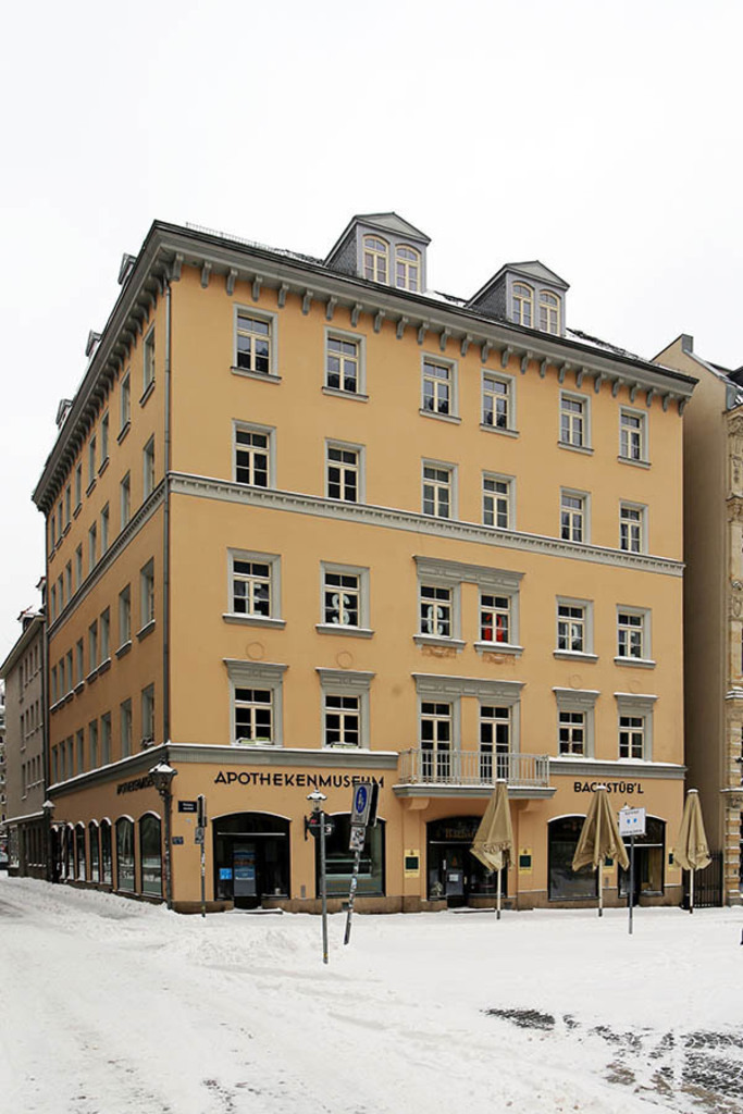 Sächsisches Apothekenmuseum im Winter | Entdecke über 20 Kategorien Leipzig-Motive: Foto-Downloads, hochwertige Poster, Leinwand- & Fine-Art-Prints. Jetzt Lieblingsfoto im Bildlexikon Leipzig Shop bestellen!