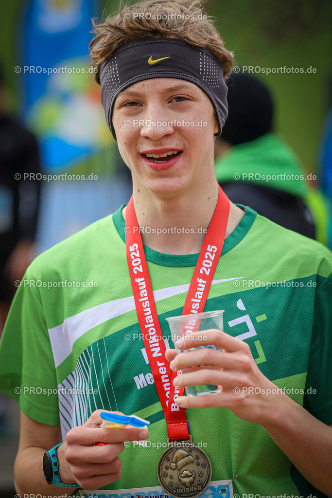 6. Bonner Nikolauslauf; Bonn, 14.12.2025 | Impressionen vom 6. Bonner Nikolauslauf am 14.12.2025 in Bonn (Nordrhein-Westfalen). 