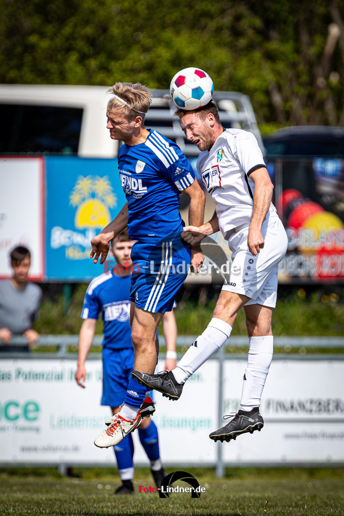 SG Hungerbach vs SV Eurasburg-Beuerberg | Meisterrunde Kreisklasse Gruppe C, SG Hungerbach vs SV Eurasburg-Beuerberg, 20240427,
Kopfball Jonas LISTLE (SGH 10),
2024-04-27 in Oberhasuen (Sportplatz Oberhasuen)
21 Bela BURGER (SVEB 21), 10 Jonas LISTLE (SGH 10)
Copyright: WolfgangxLindner www.foto-lindner.de