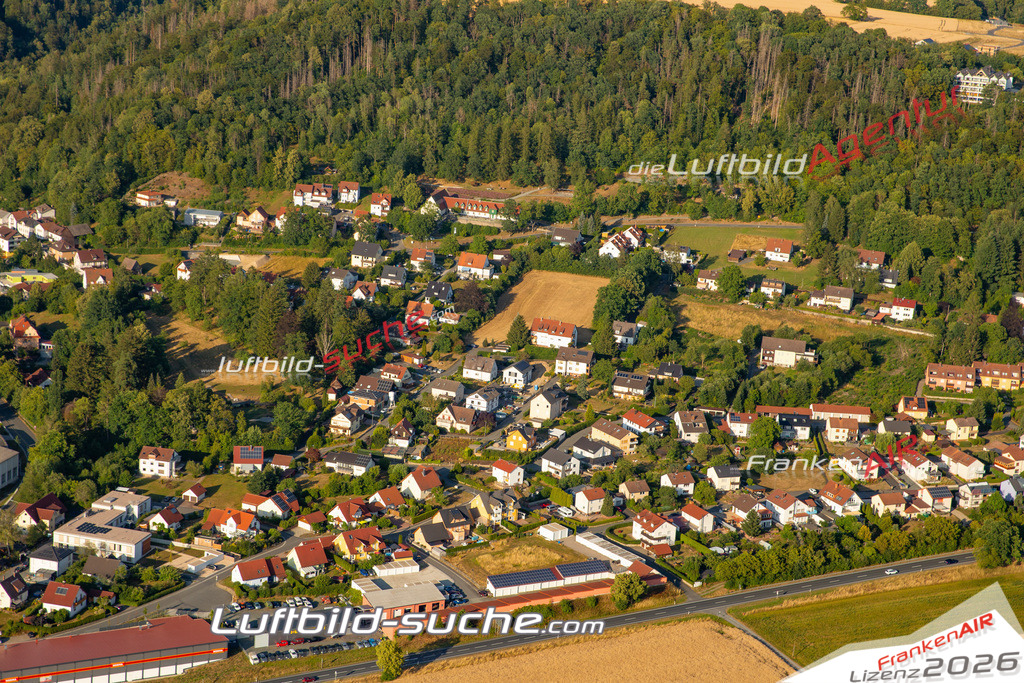 Das Luftbild zeigt : Hopfengarten Wirsberg - Die Luftaufnahme wurde 2023 vom UL-Flugzeug aus erstellt ( keine Drohne ) - Hochauflösende Luftaufnahme - Für grossformatige Ausdrucke geeignet. Die Geschenkidee !Mit Lizenz und Bildrechte bestellbar