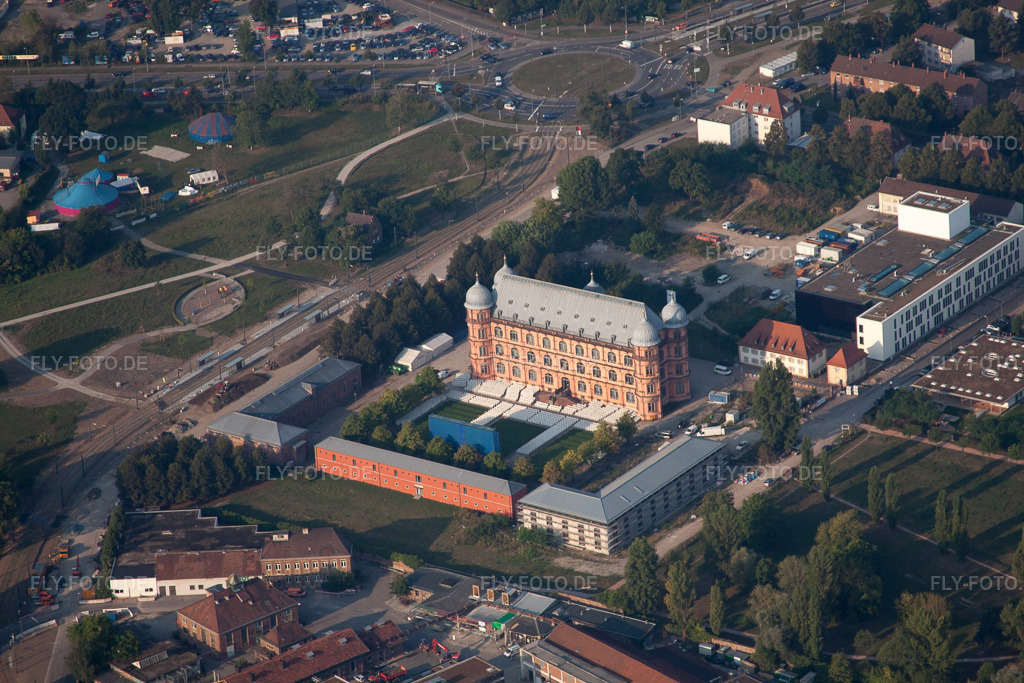 Luftbild: Schloss Gottesaue im Ortsteil Oststadt in Karlsruhe im Bundesland Baden-Württemberg in Deutschland. Foto: IMG_52877.jpg vom 05.09.2012 durch Werner Riehm/FLY-FOTO.de
