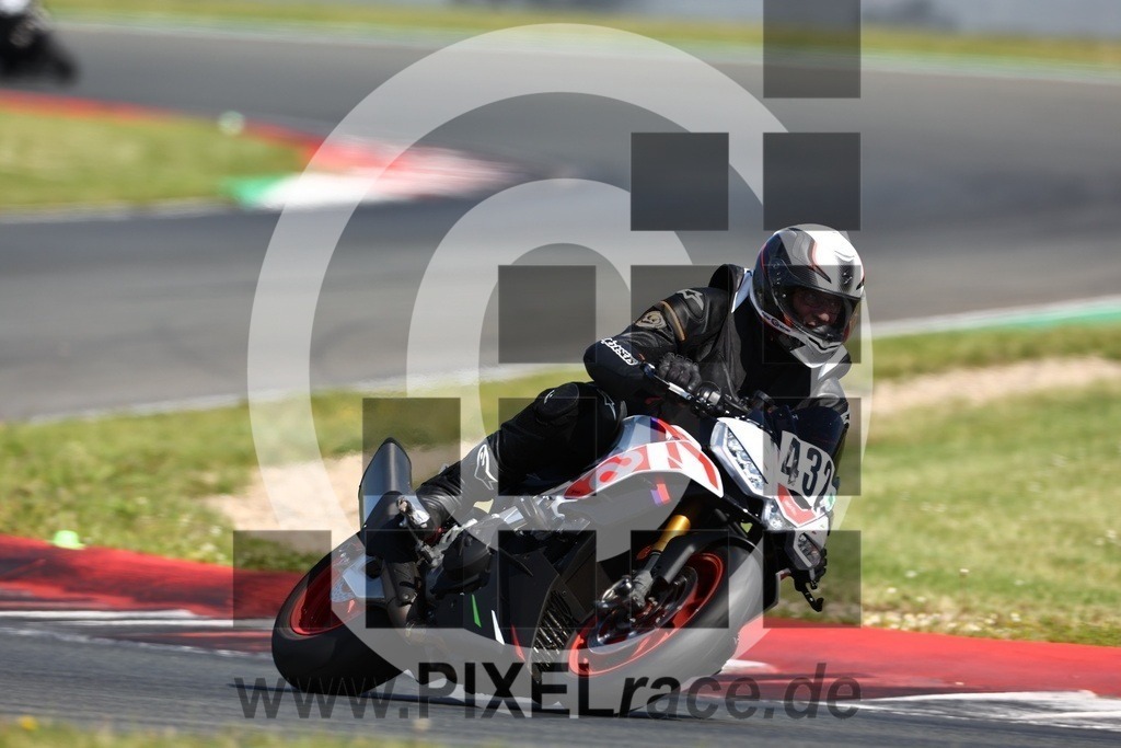 0432-20240618_04055 | Schöne Erinnerungen an spannende Momente - das festzuhalten ist unser Job. PIXELrace.de ist seit 2003 auf den Rennstrecken Europas unterwegs um die Action draußen beim Fahren und die wunderbare Stimmung imm Fahrerlager für euch einzufangen.