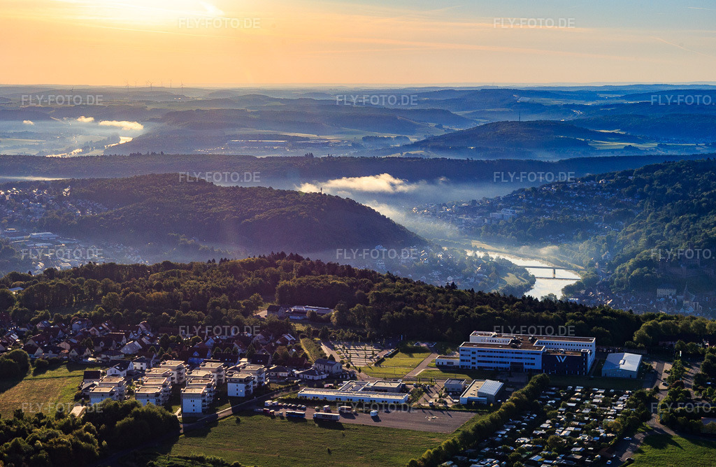 Luftbild: Blick aus Süden vom Wartberg ins Maintal am Morgen in Wertheim im Bundesland Baden-Württemberg in Deutschland. Foto: IMG_146613.jpg vom 11.05.2025 durch Werner Riehm/FLY-FOTO.de