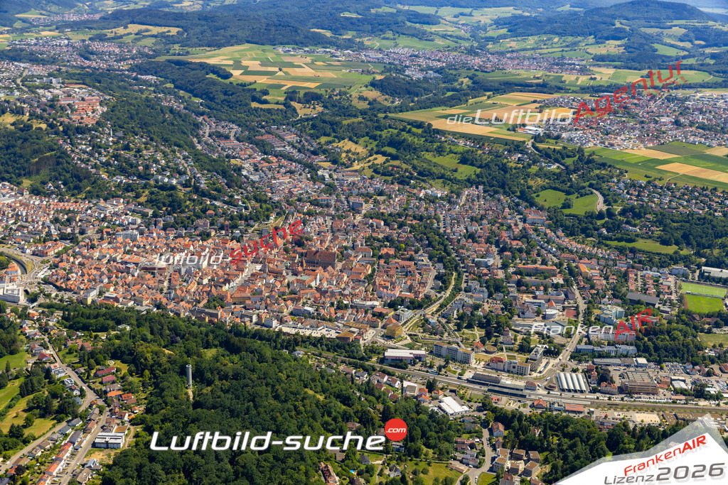 Aktuelles Luftbild von Altstadt Schwäbisch Gmünd - Die Luftaufnahme wurde 2022 mittels UL-Flugzeug erstellt ( keine Drohne ) - hochauflösende Kamera-Systeme von  Canon -Beste Qualität - Für grossformatige Ausdrucke geeignet. Die Geschenkidee !