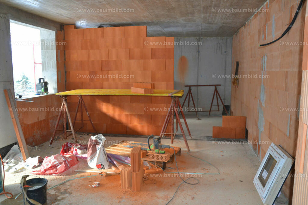 bib-lg07-mauerarbeiten-0202 | Nach LV-Leistungsgruppen sortierte Detailfotos über den Bau eines Hauses. Alle Hausbau-Bilder direkt vom Urheber und Autor der Website Haus-Selber-Bauen.com