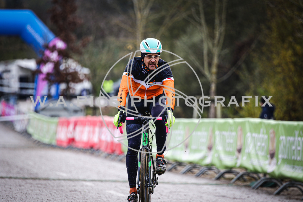 ..... | AUSTRIA, 24.11.24, 3.Radquerfeldein GP um das Sportzentrum Gunskirchen Image shows: Photo: Wapics / Andreas Willdoner