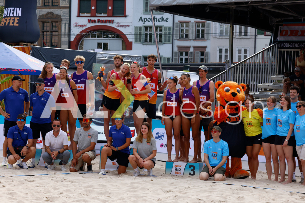Obi BeachTour 2026 - Basel | BASEL, SWITZERLAND - JULY 19: MURIEL BOSSART (SUI) and LINDA ABBÜHL (SUI), ELENA CSONTOS (SUI) and FANNY DEECKE (SUI), ZOÉ FLÜCKIGER (SUI) and NADINE DEMIERRE (SUI), LEO DILLIER (SUI) and LUC EMANUEL FLÜCKIGER (SUI), FLORIAN BREER (SUI) and MATHIS KÄLIN (SUI), SIMON HAGENBUCH (SUI) and YVES HAUSSENER (SUI) during the Obi BeachTour 2026 celebration at Barfüsserplatz on July 19, 2026 in Basel, Switzerland. - Realisiert mit Pictrs.com