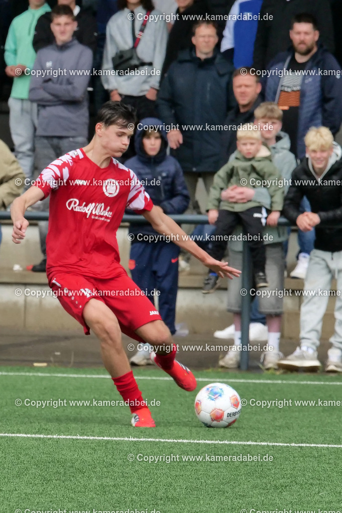Fußball : C-Junioren : Aufstieg Regionalliga West : SUS 09 Dinslaken - Vfb 03 Hilden am 04.06.2026 in Dinslaken | Fußball : C-Junioren : Aufstieg Regionalliga West : SUS 09 Dinslaken (rotr Trikots)- Vfb 03 Hilden (weiße Trikots) am 04.06.2026 in Dinslaken - Realisiert mit Pictrs.com