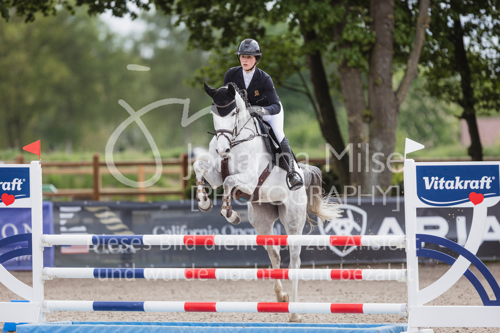 250506_Mühlen_SprPf-A2-292 | Deine schönsten Turniermomente als professionelle Fotos! Entdecke hochwertige Pferdesport-Fotografie im Online-Shop. Jetzt Fotos finden & bestellen!