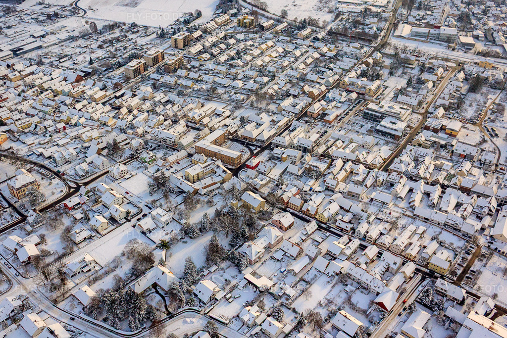 Luftbild: Justgebäude im Winter bei Schnee in Kandel im Bundesland Rheinland-Pfalz in Deutschland. Foto: IMG_35886.jpg vom 18.12.2010 durch Werner Riehm/FLY-FOTO.de
