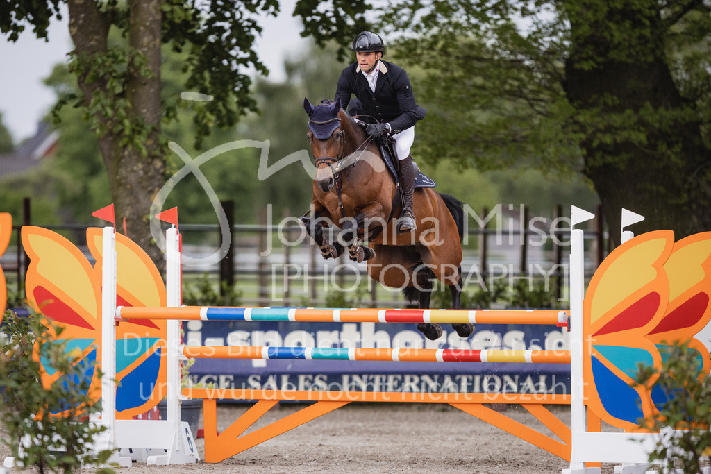 230516_Mühlen_SprPf-M-613 | Deine schönsten Turniermomente als professionelle Fotos! Entdecke hochwertige Pferdesport-Fotografie im Online-Shop. Jetzt Fotos finden & bestellen!