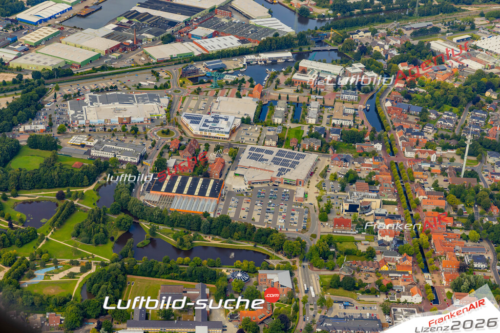 Neue Luftbildaufnahme der Stadt Papenburg - Das Luftbild wurde 2025 vom UL-Flugzeug heraus erstellt ( keine Drohnenaufnahme ) - Hochauflösende Luftaufnahme - für Wandbilder und großformatige Ausdrucke geeignet. Das besondere Geschenk!Hier alle&nbsp;Infos zur Lizenzierung der LuftaufnahmeWir fliegen auch dieses Jahr wieder in Ihre Region um Luftbilder zu erstellen.- Luftbild anfragen
