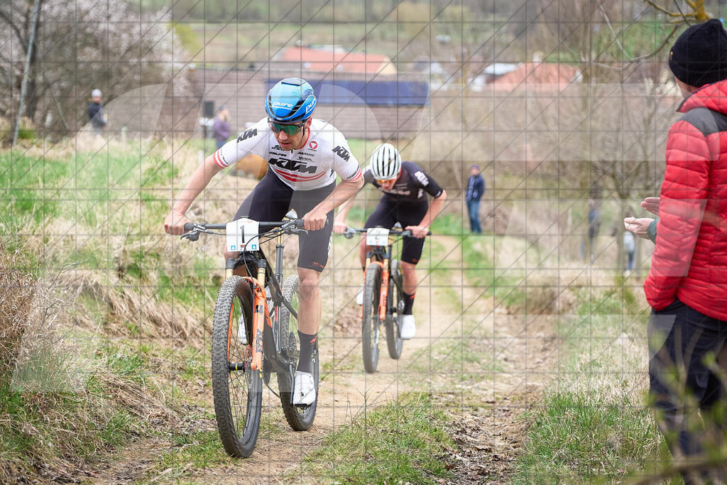 34. KTM Kamptal Trophy 1, FOIDL Maximilian (AUT), Men Elite, KTM FACTORY MTB TEAM vor 2, BARRET MAUNZ Maks Alfred (AUT), KTM FACTORY MTB TEAM | ZÖBING, Österreich – 2026-03-28: 34. KTM Kamptal Trophy1, FOIDL Maximilian (AUT), Men Elite, KTM FACTORY MTB TEAM vor 2, BARRET MAUNZ Maks Alfred (AUT), KTM FACTORY MTB TEAMFoto: © 2026 Martin Bihounek - MB Creative e.U.
