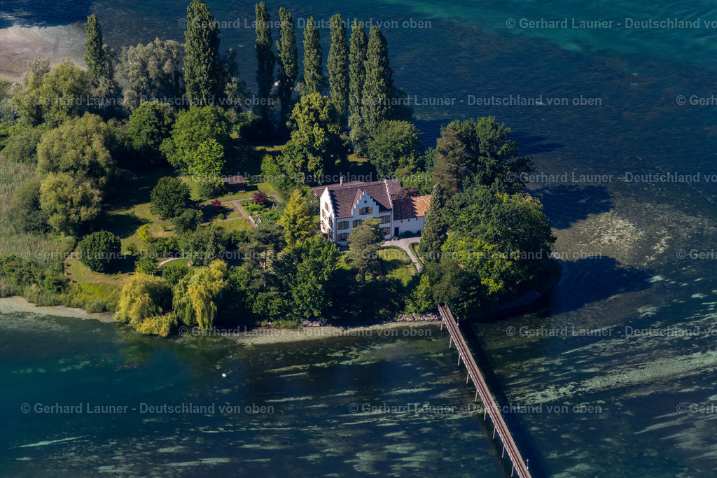 4032271 | ESCHENZ 12.06.2020 Insel Werd mit St. Ottmar-Kappelle im Flussverlauf des Rhein im Ortsteil Werd mit St. Ottmar-Kappelle in Eschenz im Kanton Thurgau, Schweiz. // Island on the banks of the river course Rhine in the district Werd mit St. Ottmar-Kappelle in Eschenz in the canton Thurgau, Switzerland. Foto: Gerhard Launer