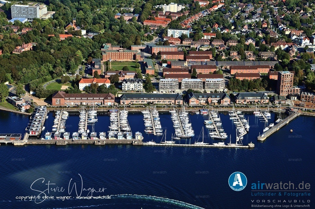Luftbild Flensburg Sonwik - Entlang der Promenade Sonwik sind zeitgenössische Kunstwerke installiert | Entlang der Promenade Sonwik sind zeitgenössische Kunstwerke installiert, darunter Skulpturen und Objekte im Rahmen des Projekts Kunst in Parks und Sammlungen in Schleswig-Holstein. Diese machen den Spaziergang zu einem kulturellen Erlebnis.