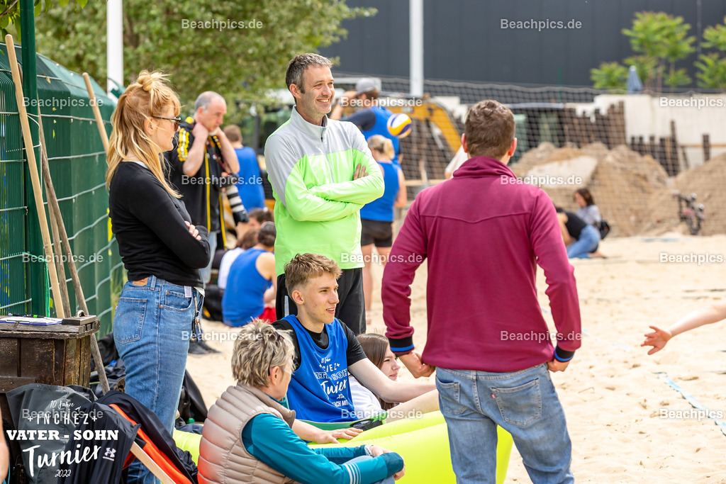 2022-00063017-Vater-Sohn-Turnier-Turnierbilder-2 | 26.05.2022; Berlin Foto: Gerold Rebsch - www.beachpics.de