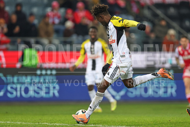 Austrian Bundesliga: Grazer AK 1902 vs LASK | GRAZ, AUSTRIA, 13.DEC.25 - SOCCER - ADMIRAL Bundesliga, Grazer AK 1902 vs LASK. The image shows Modou Keba Cisse (Lask).