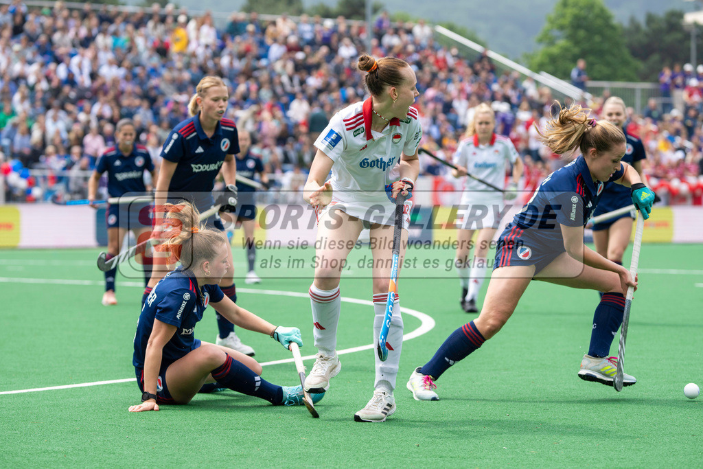 Final4_20240518-1155-0055 | Bonn, Deutschland, 18.05.2024: Antonia Lonnes (Rot-Weiss Koeln) in Aktion waehrend des Spiels der Deutsche Feldhockey-Meisterschaften 2024 zwischen Final 4 Damen Rot Weiss Köln - Mannheimer HC im Bonner THV am 18.05.2024 in Bonn, Deutschland. (Foto von Stephan Fehrmann)

Bonn, Germany, 18.05.2024: Antonia Lonnes (Rot-Weiss Koeln) in action during the game of Deutsche Feldhockey-Meisterschaften 2024 between Final 4 Damen Rot Weiss Köln - Mannheimer HC in Bonner THV at 18.05.2024 in Bonn, Deutschland. (Foto from Stephan Fehrmann)