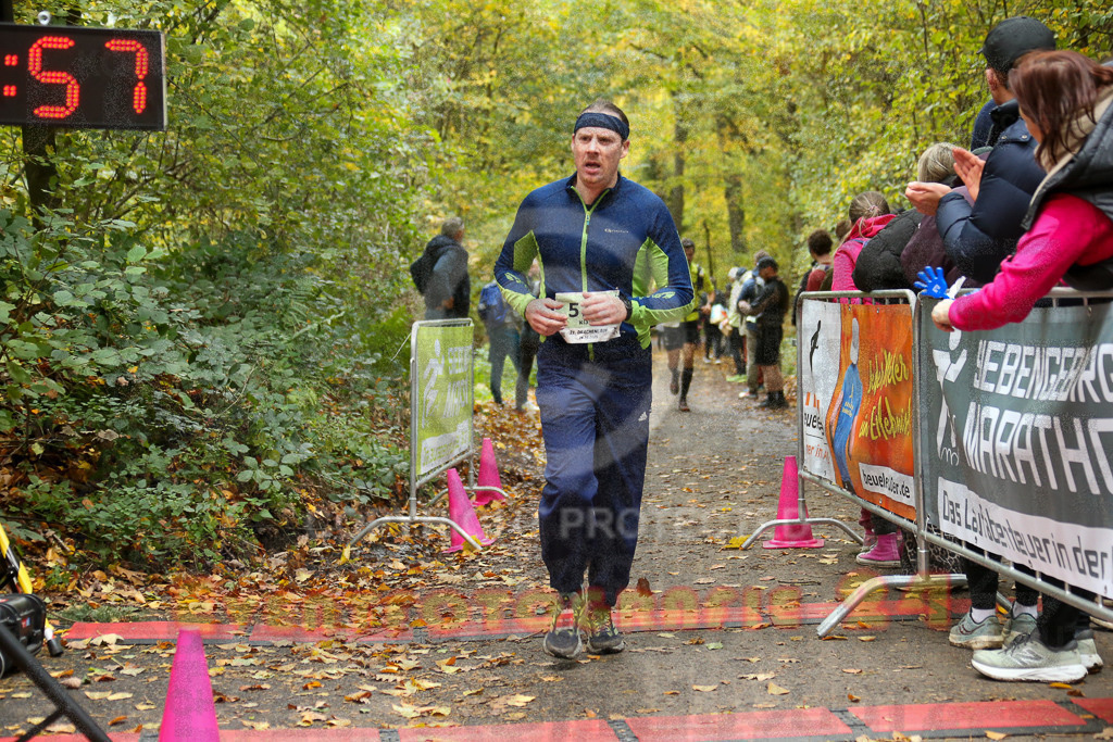 251026_1303_EX1_2364 | Sportfotografie im Rhein-Sieg Kreis, Köln, Bonn, NRW, Rheinland Pfalz, Hessen, etc. Unser Tätigkeitsfeld umfasst den Laufsport vom Volkslauf über den Marathon, Duathlon, Triathon bis zum Ultralauf wie Kölnpfad Ultra oder Schindertrail.