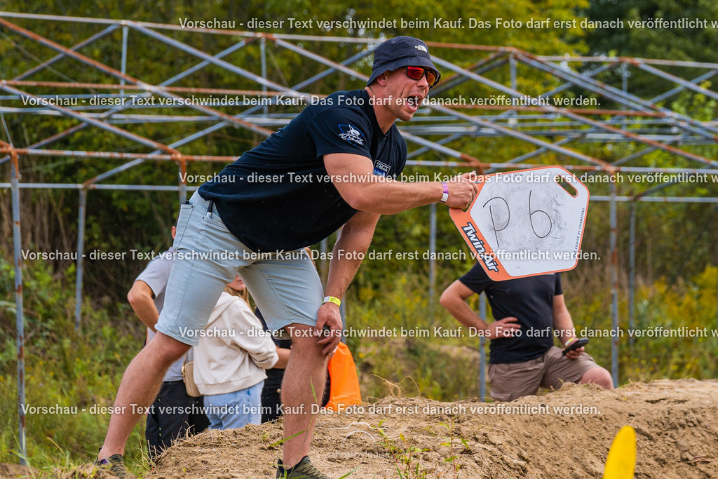 09_20_LM_Schenkenhorst-1773 | Sportfotografin aus Berlin-Brandenburg mit Fokus auf Motocross. Ich halte deine sportliche Leistung und echte Emotionen auf und neben der Strecke professionell fest. Entdecke die Fotos von deinem Rennen und bestelle sie direkt hier im Shop.