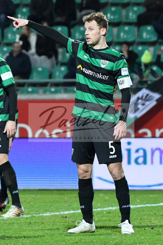 20200214_SCPFWK_0088 | Fussball, Herren: Julian Schauerte (SC Preussen Muenster) gestikuliert waehrend des Spiels der 3. Liga zwischen SC Preussen Muenster und FC Wuerzburger Kickers im Preussenstadion am 14.02.2020 in Muenster, Deutschland.DFB / DFL REGULATIONS PROHIBIT ANY USE OF PHOTOGRAPHS AS IMAGE SEQUENCES AND/OR QUASI-VIDEO. - Realisiert mit Pictrs.com