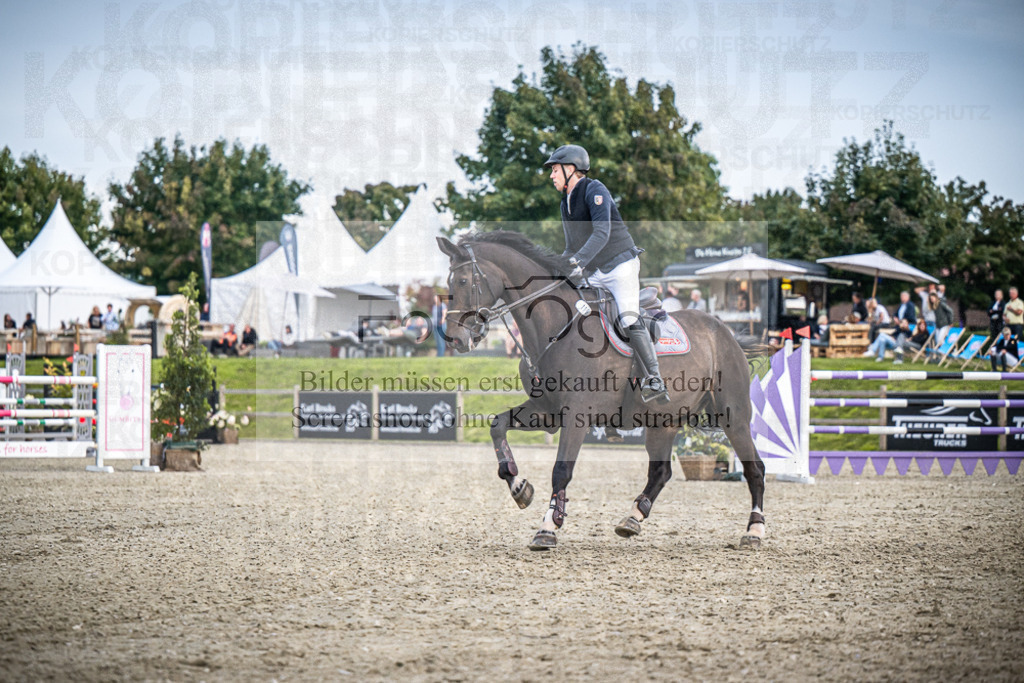 DOS_8032 | Entdecke hochwertige Reitturnierfotos von Foto Oger. Professionell, emotional und authentisch – jetzt Lieblingsmomente im Shop bestellen.Deutschlandweite Turnierfotografie. - Realisiert mit Pictrs.com