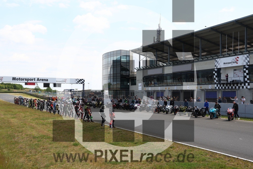 start-20250524_03840 | Schöne Erinnerungen an spannende Momente - das festzuhalten ist unser Job. PIXELrace.de ist seit 2003 auf den Rennstrecken Europas unterwegs um die Action draußen beim Fahren und die wunderbare Stimmung imm Fahrerlager für euch einzufangen.