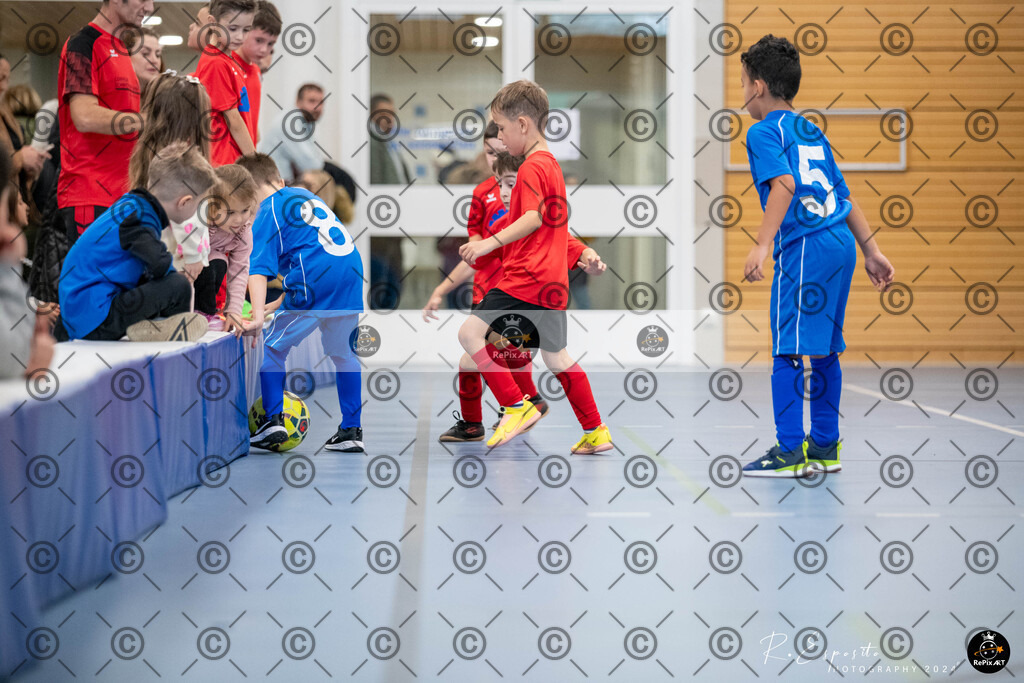 20241124_FCR-Hallenturnier-G_1_122 | Sport und Naturfotografie von Roberto Esposito zeigt echte Momente Bewegung und die Schönheit der Natur. Ausdrucksstarke Bilder schaffen Emotionen.