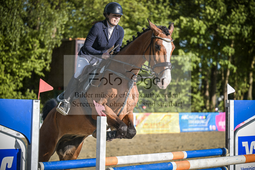 DOS_3864 | Entdecke hochwertige Reitturnierfotos von Foto Oger. Professionell, emotional und authentisch – jetzt Lieblingsmomente im Shop bestellen.Deutschlandweite Turnierfotografie. - Realisiert mit Pictrs.com