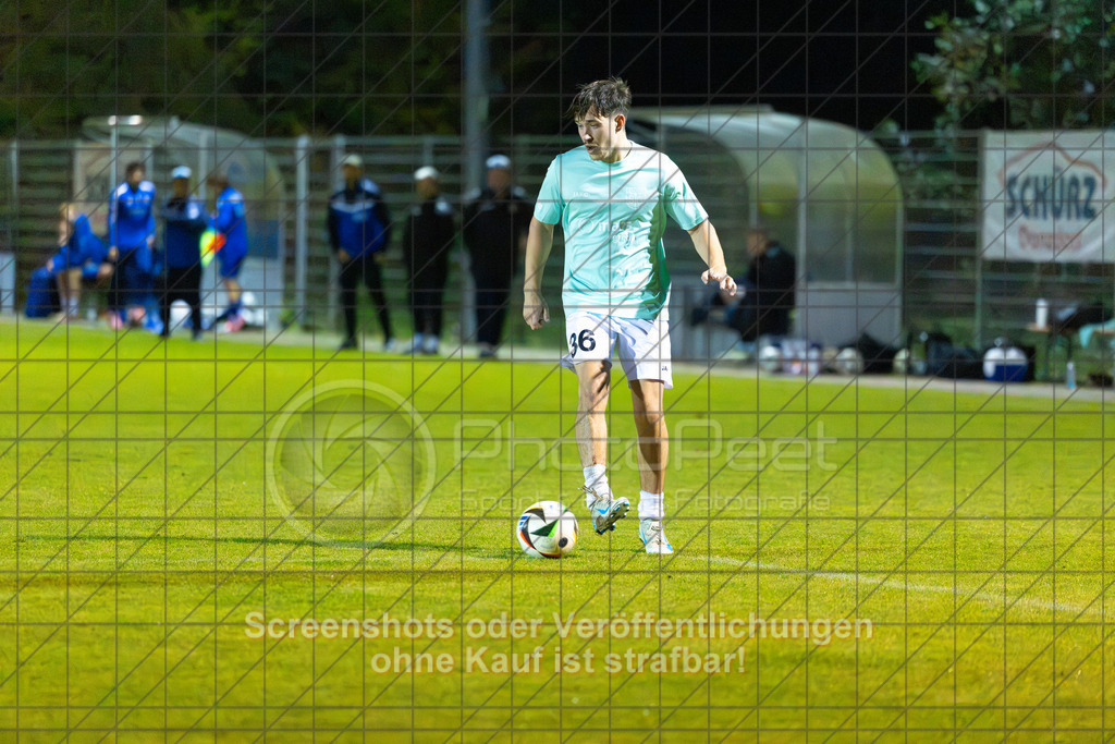 20261015_204607_0236_(c)_by_PhotoPeet | #,TSG Salach (türkis) vs. VfB Neuffen (blau), Fußball, Bezirksliga - Bezirk Neckar/Fils, 08. Spieltag, Saison 2026/2027, Rasensportplatz, Staufenecker Straße, 73084 Salach, 15.10.2026 - 19:30 Uhr,Foto: PhotoPeet / Sport- &amp; Eventfotografie / Peter Harich