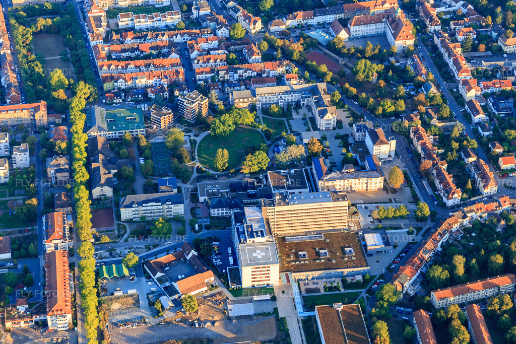 Luftbild: Diakonissen-Stiftungs-Krankenhaus Speyer aus Südosten in Speyer im Bundesland Rheinland-Pfalz in Deutschland. Foto: IMG_110851.jpg vom 08.09.2018 durch Werner Riehm/FLY-FOTO.deDiakonissen-Stiftungs-Krankenhaus Speyer&nbsp;-&nbsp;Diakonissen Speyer
