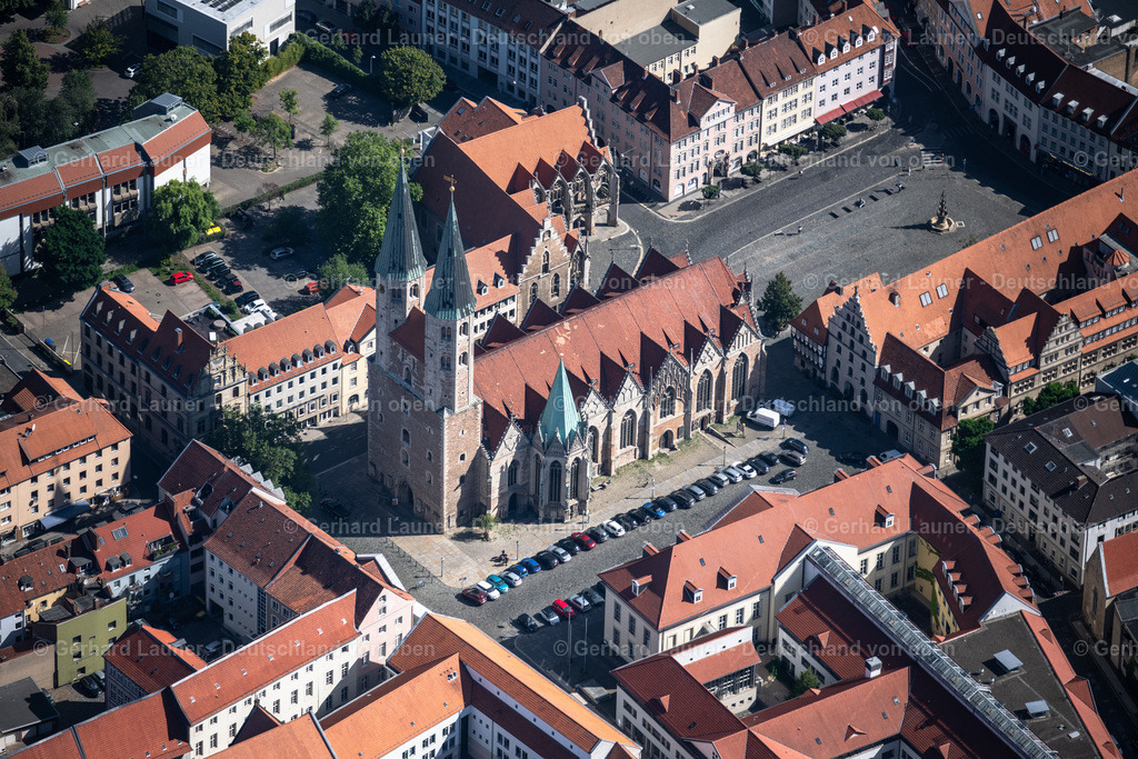 4035201 | BRAUNSCHWEIG 31.07.2020 Kirchengebäude der evangelischen Sankt Martinikirche am Altstadtmarkt in Braunschweig im Bundesland Niedersachsen, Deutschland. // Church building protestantn Sankt Martinikirche in Brunswick in the state Lower Saxony, Germany. Foto: Gerhard Launer